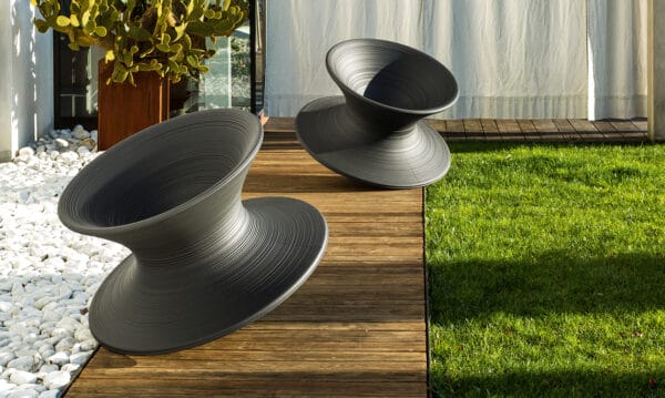Magis_spun_ambient_mono_SD660_anthracite_outdoor_01.jpg Magis_spun_ambient_mono_SD660_anthracite_outdoor_01.jpg