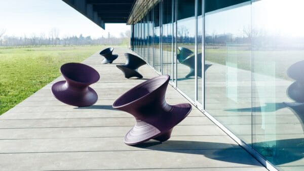 Magis_spun_ambient_mono_SD660_purple_anthracite_outdoor_01.jpg Magis_spun_ambient_mono_SD660_purple_anthracite_outdoor_01.jpg