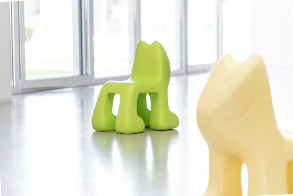 Magis_kids_julian_children_chair_ambient_mono_MT20_light_green_light_yellow_01_lr Magis_kids_julian_children_chair_ambient_mono_MT20_light_green_light_yellow_01_lr